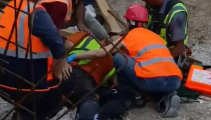 Adana'da İnşaat Kazası: İki İşçi Yaralandı, Sebebi Ne Olabilir?