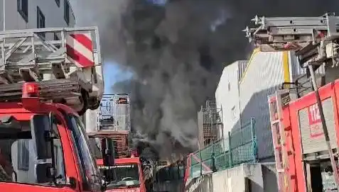 Tuzla Fabrikasında Patlayan Yangın, Ekipler Tarafından Kontrol Altına Alındı