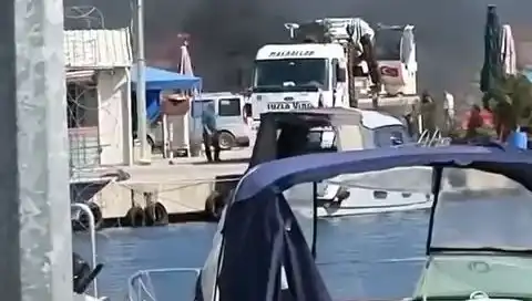 Tuzla'da Balıkçı Barınağında Neden Lastik Yangını Çıktı? Tüm Detaylar Burada!