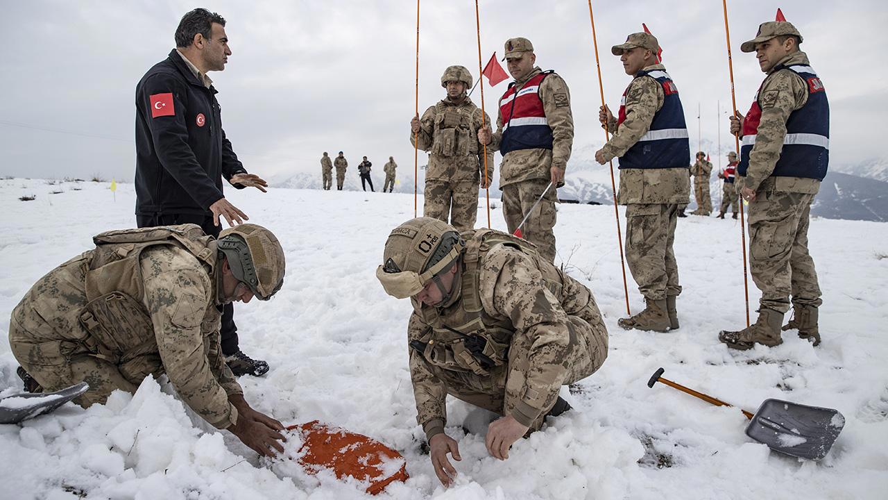 Komandolar Çığ Eğitiminde