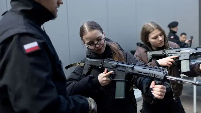 Polonya'nın Askeri Hazırlıkları: Siviller Askeri Eğitime Katılıyor