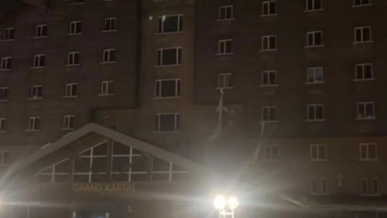 Otelde Yangın Çıktı, Konuklar Çarşaflarla Kurtulmaya Çalıştı