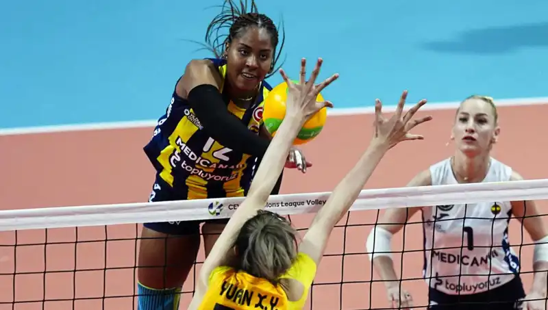 Avrupa'nın Arenasında Fenerbahçe, VakıfBank'ı 3-0'la Geçerek Zaferini Kutladı