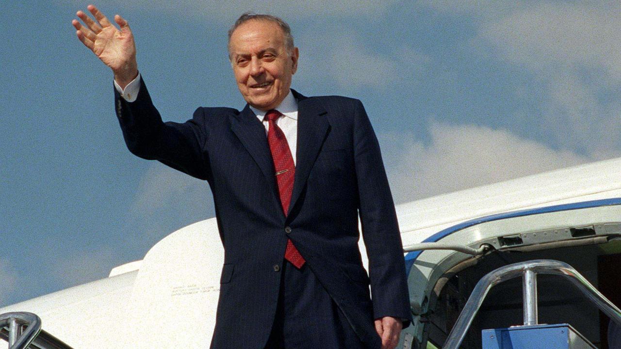 Azerbaycan Milli Lideri Haydar Aliyev'in Vefatının Yıl Dönümü Anıldı
