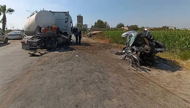 Adana'da Otomobil ve Kamyona Tanker Çarpınca Feci Kaza Yaşandı