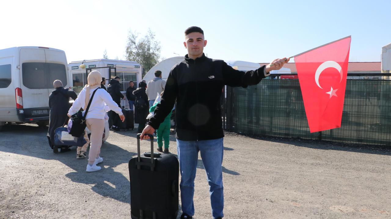 Türk Bayrağıyla Dönen Suriyeli Abdulkadir'den Anlamlı Karar!
