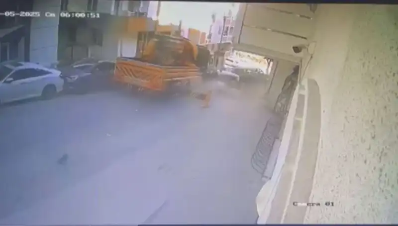 Kontrolden Çıkan Vinç 23 Araca Çarparak Durdu: Dikkat Çeken Kaza Detayları