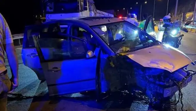 Otomobil Bariyere Çarptı: Felaket Anında Bir Ölü, Üç Yaralı