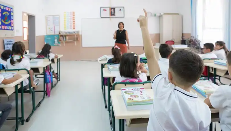 Öğretmenlerin Beklediği Ek Ders Ücretleri Bayram Öncesi Yatacak mı?