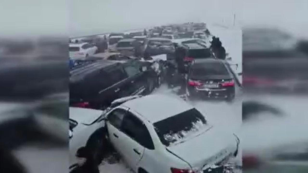 Kazakistan'da 95 araçlı zincirleme kaza yaşandı