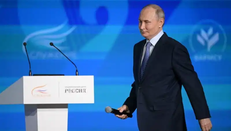 Rusya'dan Yeni "Yabancı Ajan" Yasası: Putin'in Son Hamlesinin Ardındaki Gerçekler